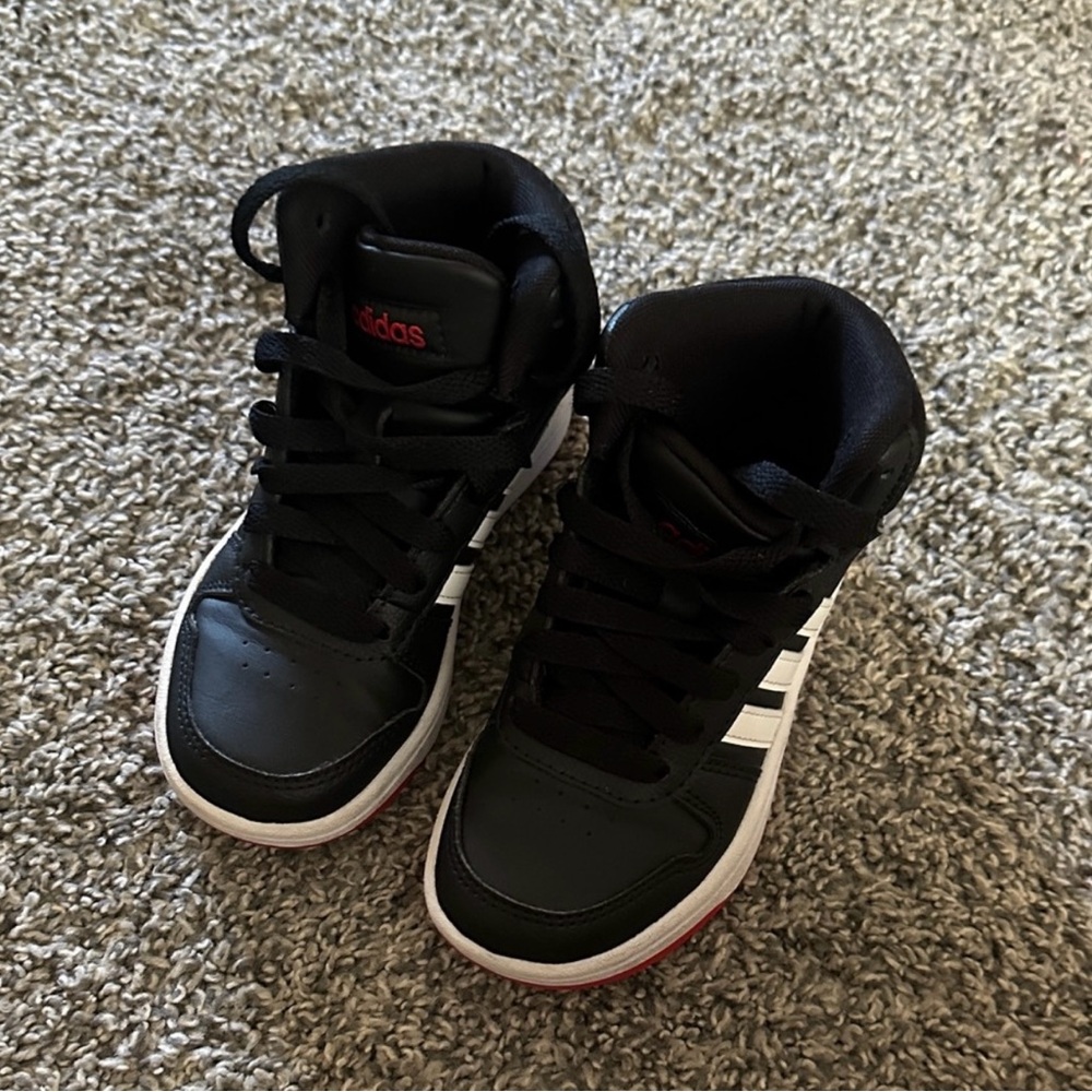 Boys Adidas - Picture 2 of 9